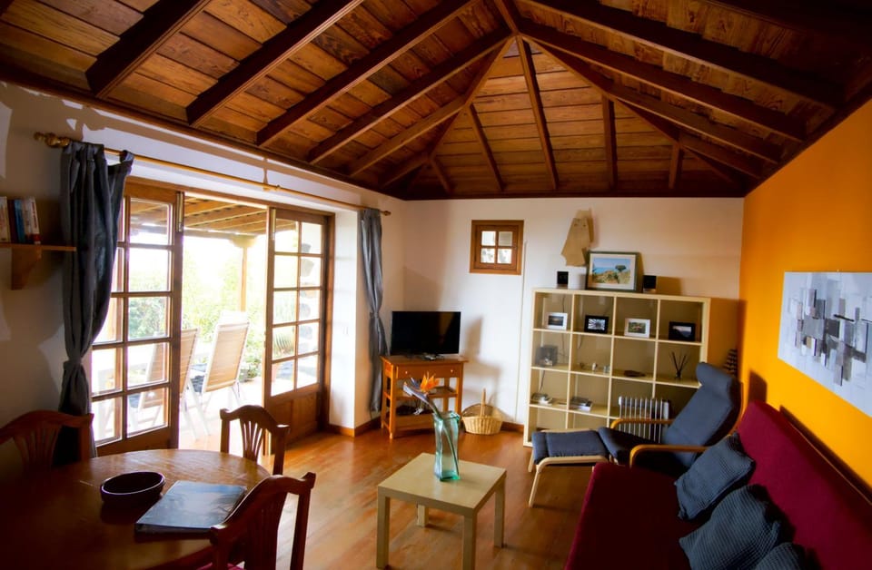 TV and multimedia, Living room, Seating area, Dining area, Evening entertainment