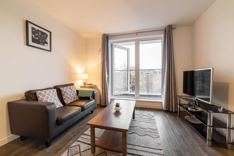 New Central - Woking Apartment in England