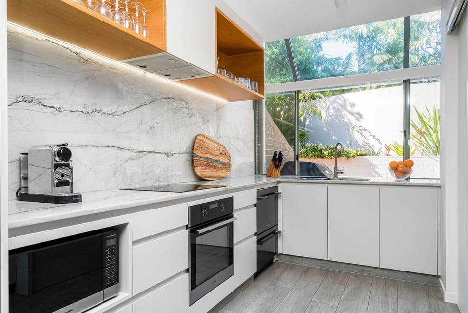 Coffee/tea facilities, Kitchen or kitchenette, dishwasher, minibar, pet friendly, stove