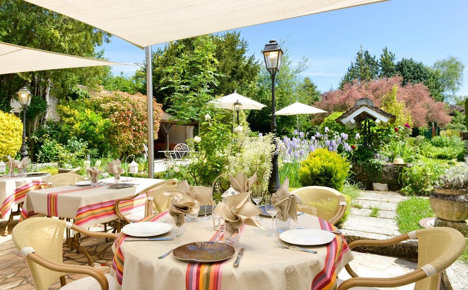 Restaurant/places to eat, Balcony/Terrace, Hiking, Cycling