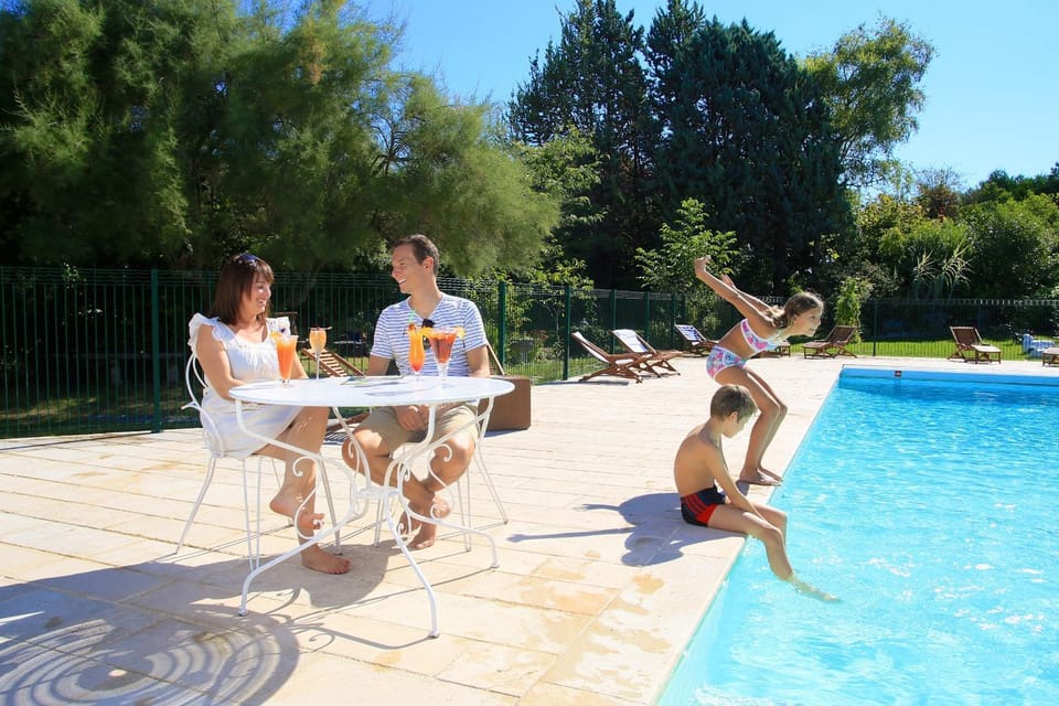 Day, People, Natural landscape, Guests, Pool view, Swimming pool, Swimming pool, children, group of guests, Family, sunbed