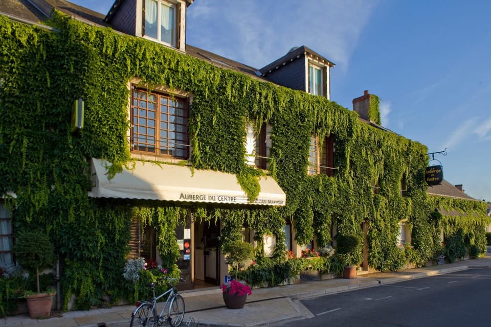 Property building, Restaurant/places to eat, Day, Natural landscape, Summer, Garden, Autumn, Breakfast