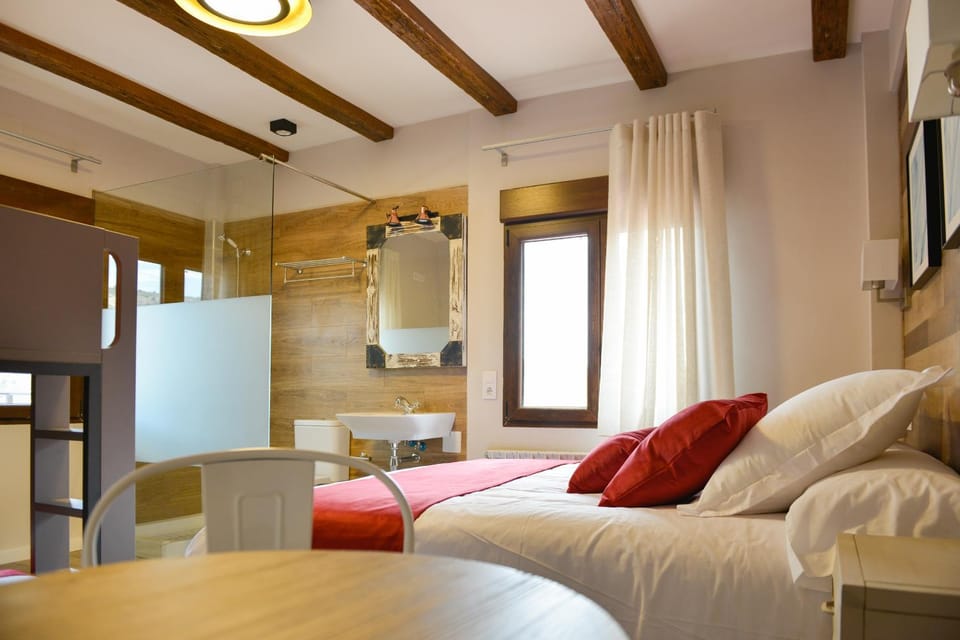 Photo of the whole room, Bedroom
