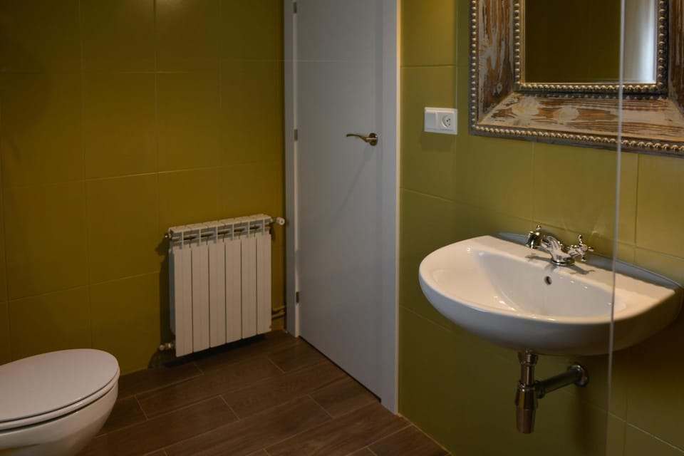 Bathroom, internet