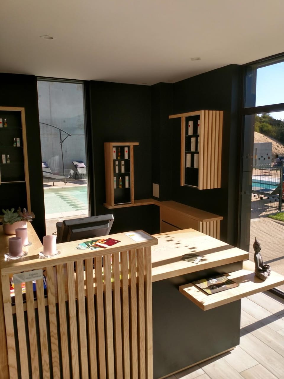 On-site shops, Spa and wellness centre/facilities