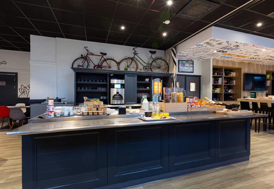 Breakfast, Breakfast, Continental breakfast, Continental breakfast, Lunch, Lunch