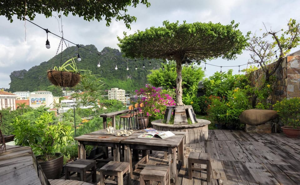 Patio, Natural landscape, Garden, View (from property/room), Balcony/Terrace, Seating area, Mountain view