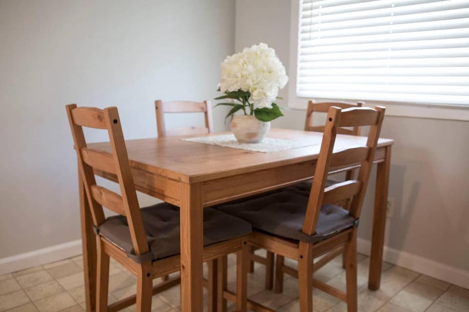 West End Neighborhood Cottage House in Santa Rosa