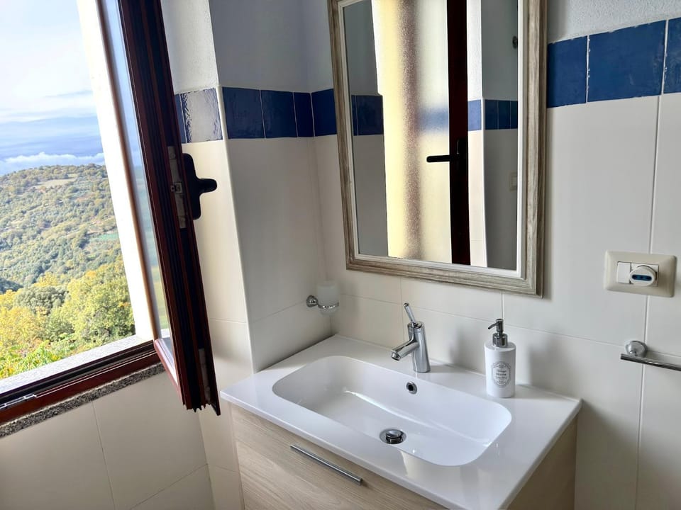 Stellaria casa vacanze in montagna panorama stupendo Sardegna Apartment in Sardinia