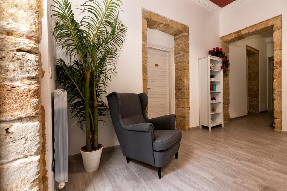 GARDEN HOUSE: APARTMENTS AND ROOMS FOR HOLIDAYS Bed and Breakfast in Palermo