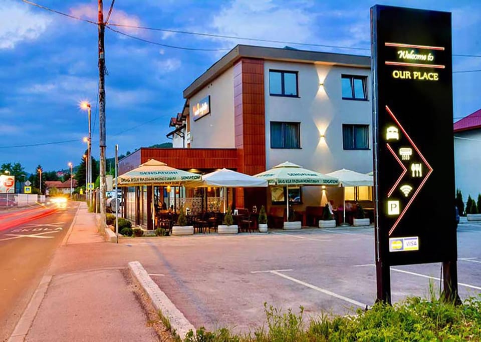 Property building, Day, Property logo or sign, Neighbourhood, Street view, Location, Parking