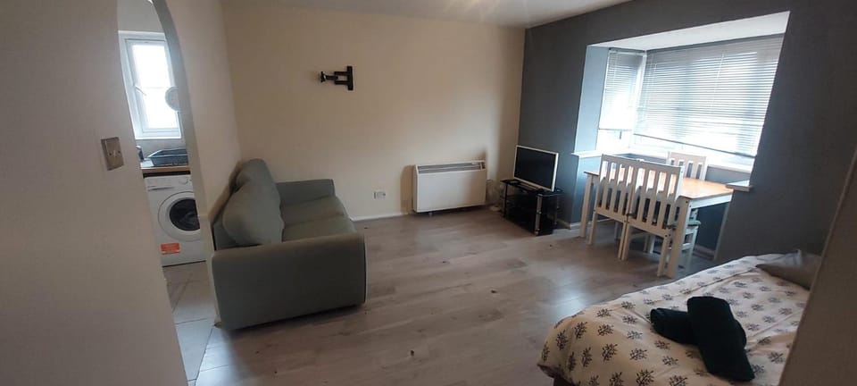 1 Bedroom Apartment Ponders End Apartment in Enfield