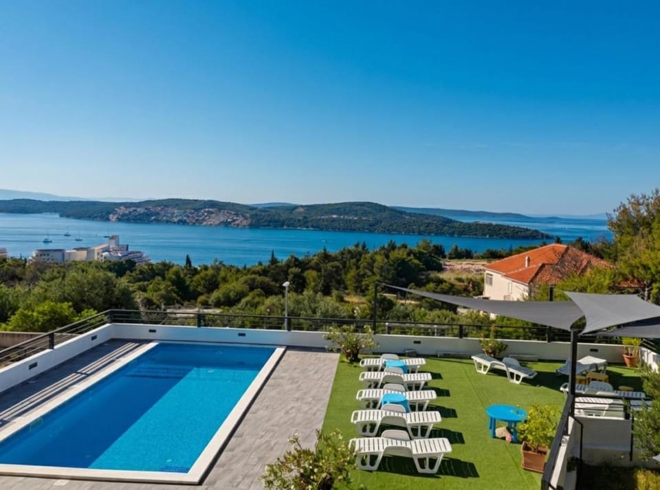 Villa Confido - Luxury 3BR Apartment with Private Pool near Trogir Apartment in Šibenik-Knin County, Croatia