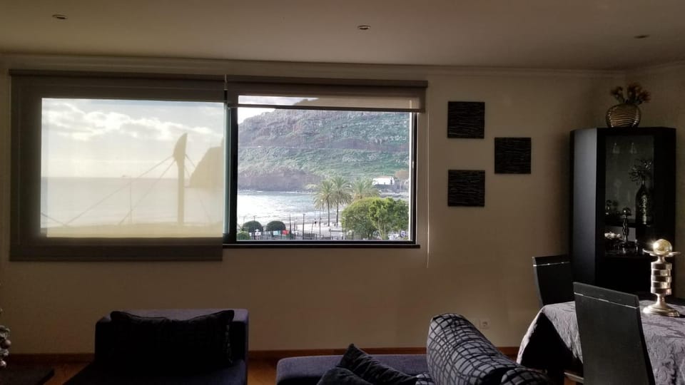 Seating area, Dining area, Mountain view