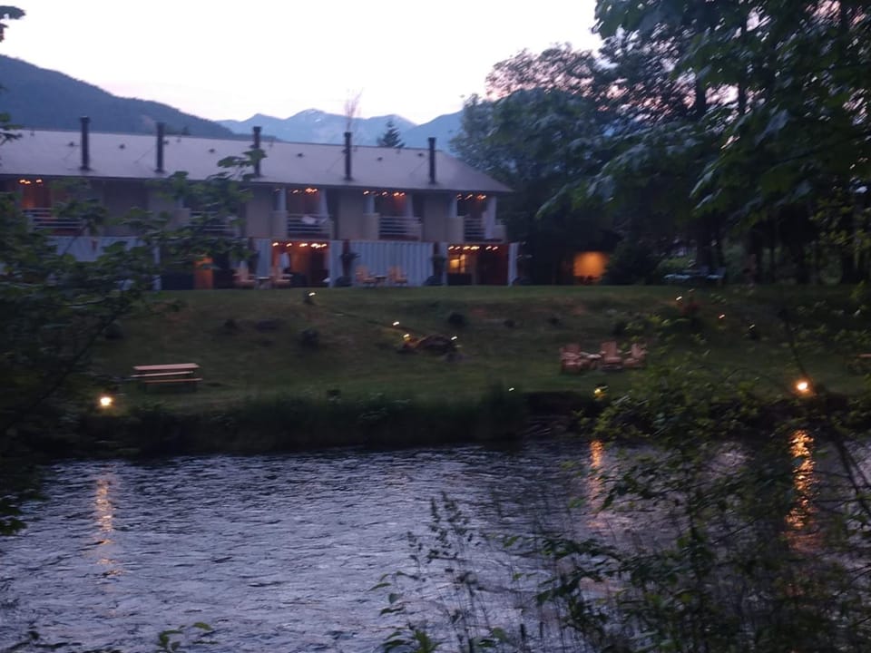 Moon River Suites #1 House in North Bend