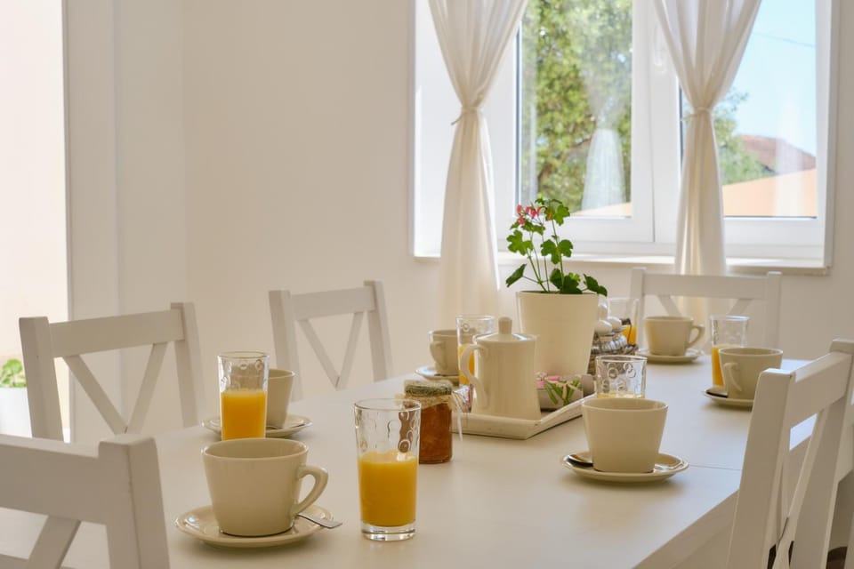 Coffee/tea facilities, Dining area