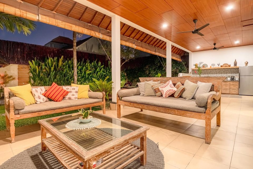 Property building, Patio, Garden, Living room, Seating area, Garden view