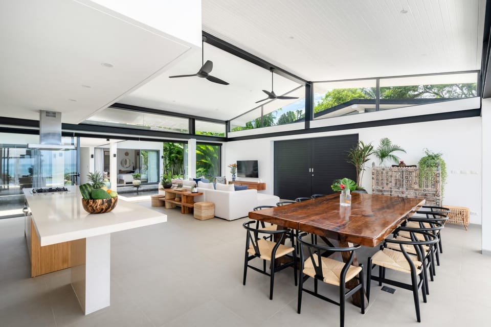 TV and multimedia, Living room, Seating area, Dining area