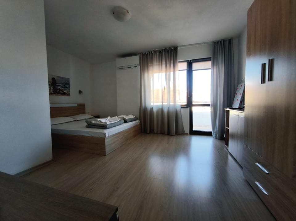 Bed, TV and multimedia, View (from property/room), Balcony/Terrace, Spa and wellness centre/facilities, Photo of the whole room, Bedroom, City view, Garden view, Sea view, Sunset, Quiet street view, internet, towels, wardrobe