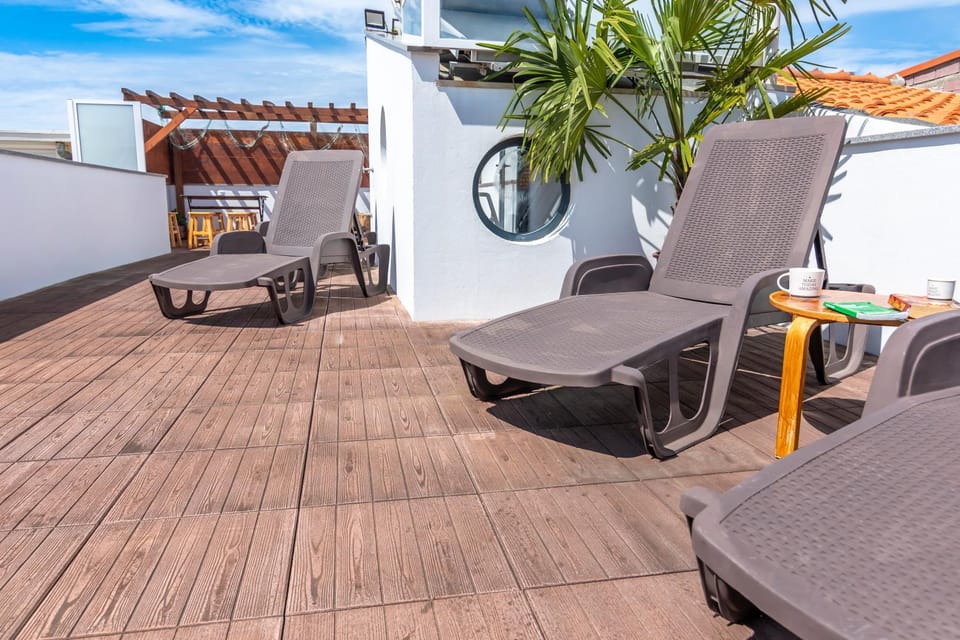 Balcony/Terrace, Decorative detail, Area and facilities