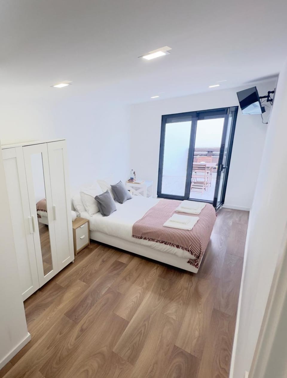 Bed, Photo of the whole room, Bedroom, wardrobe