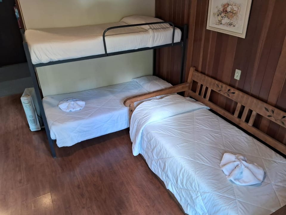 Bed, Photo of the whole room, Bedroom, bunk bed, towels