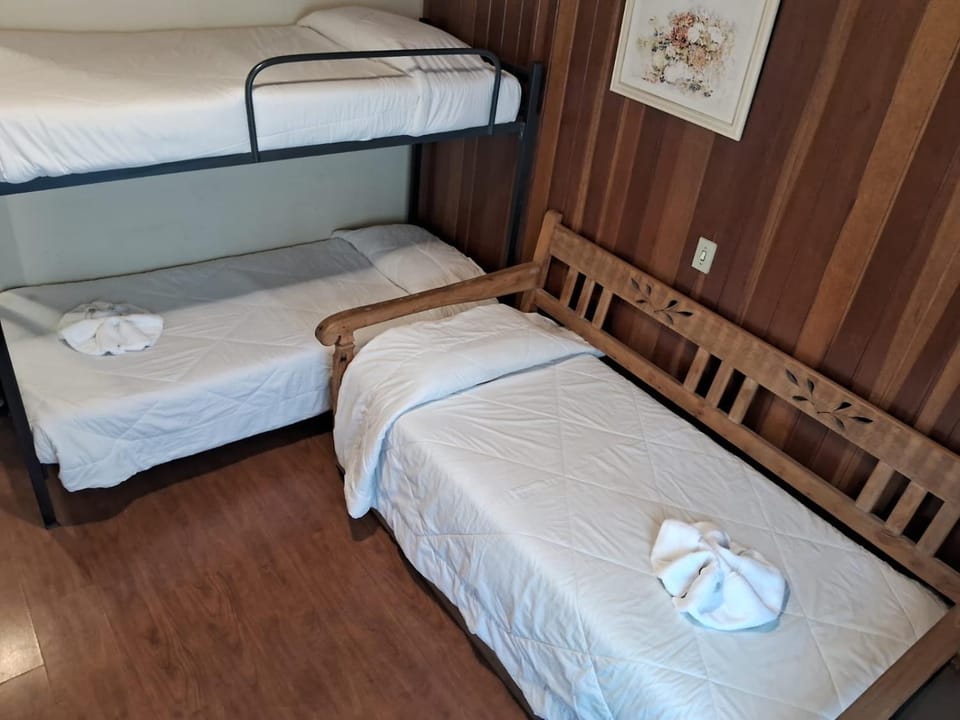 Bed, Photo of the whole room, Bedroom, bunk bed, towels