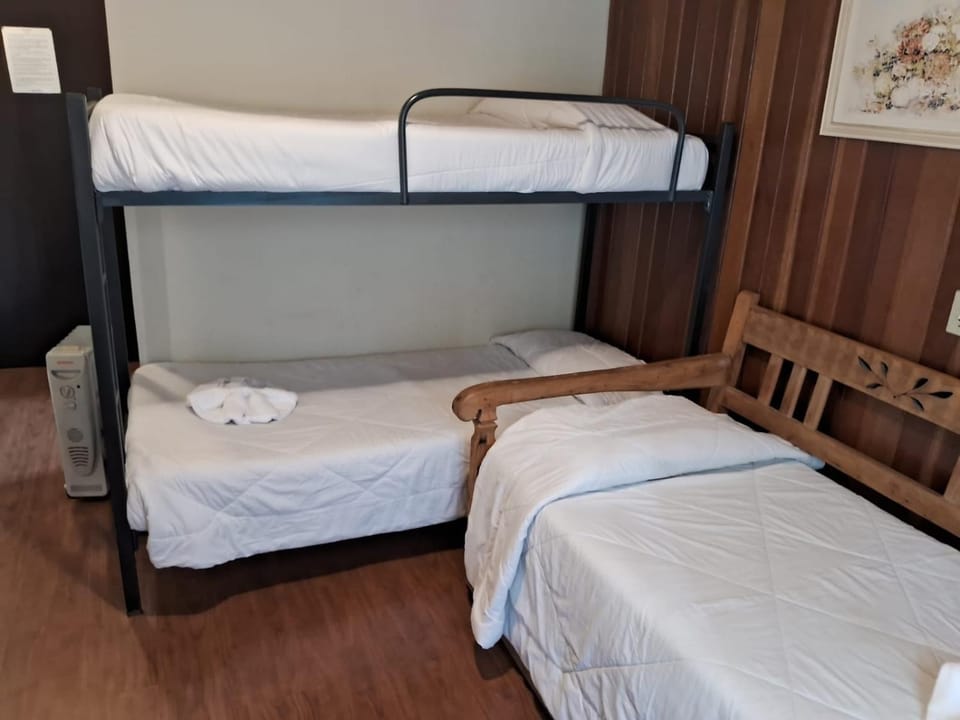 Bed, Photo of the whole room, Bedroom, bunk bed, towels