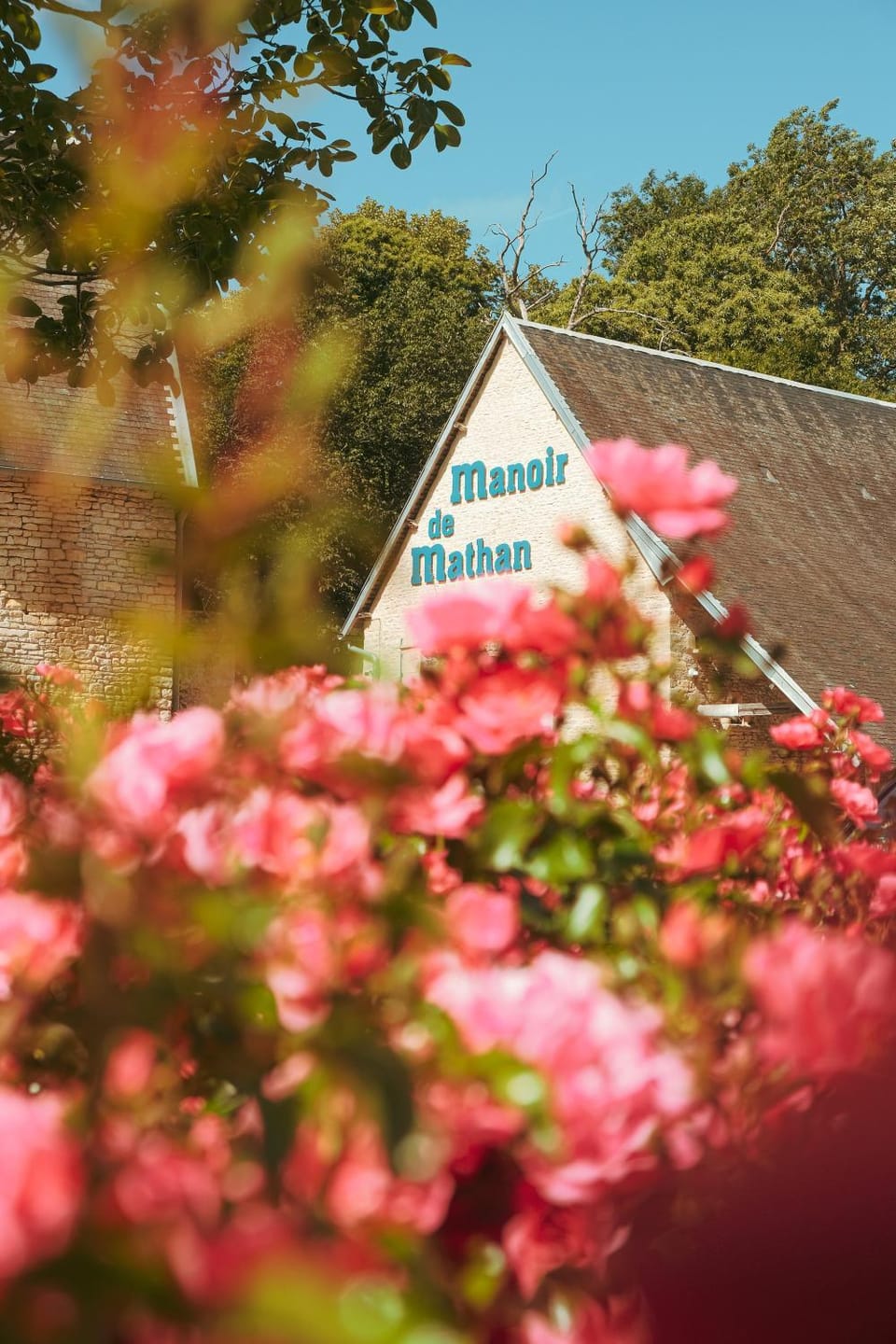 Property building, Facade/entrance, Garden, Garden, Garden view, Garden view, Parking