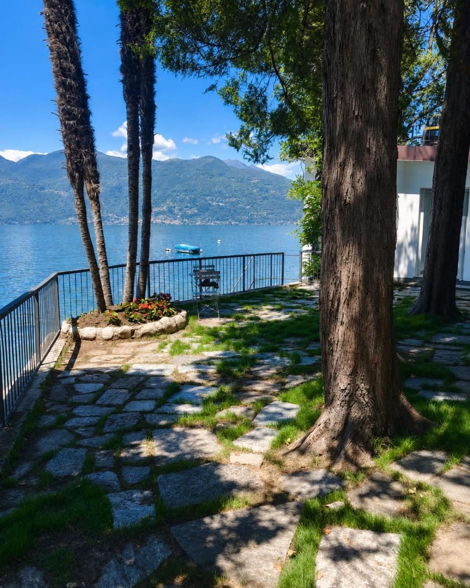 Balcony/Terrace, Lake view, Mountain view