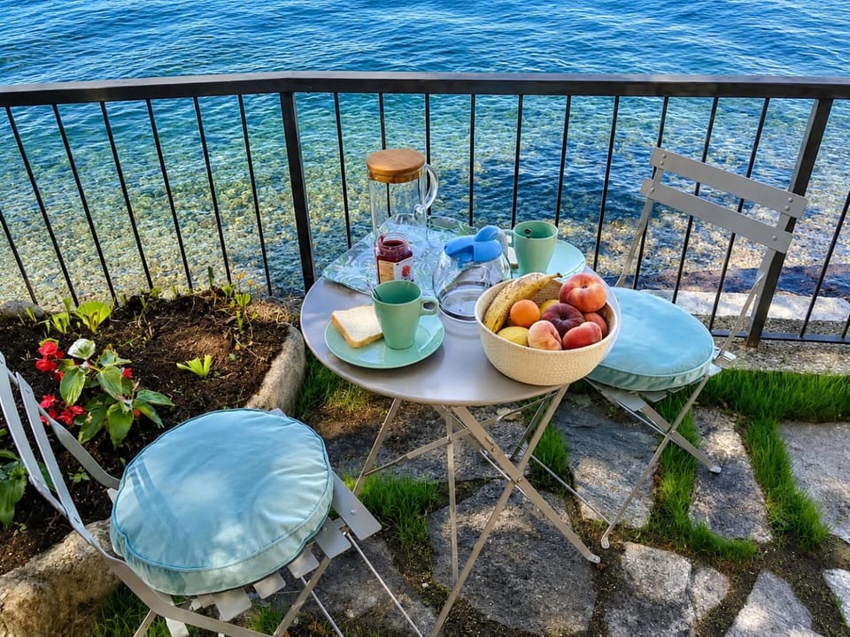 Balcony/Terrace, Lake view, Mountain view