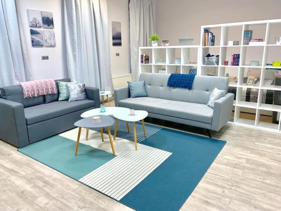 Living room, Seating area