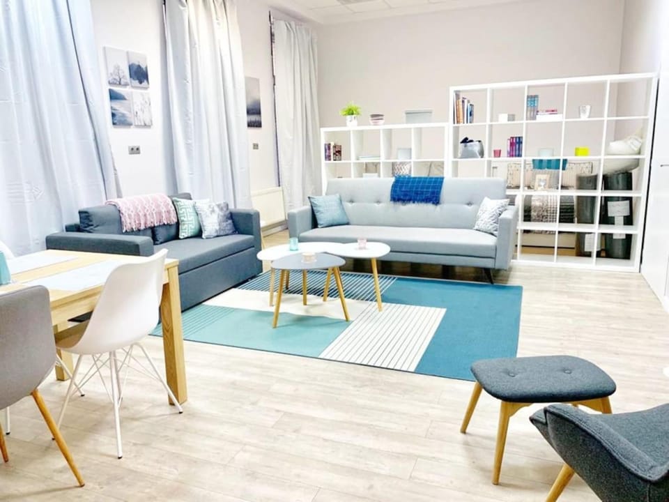 Living room, Seating area