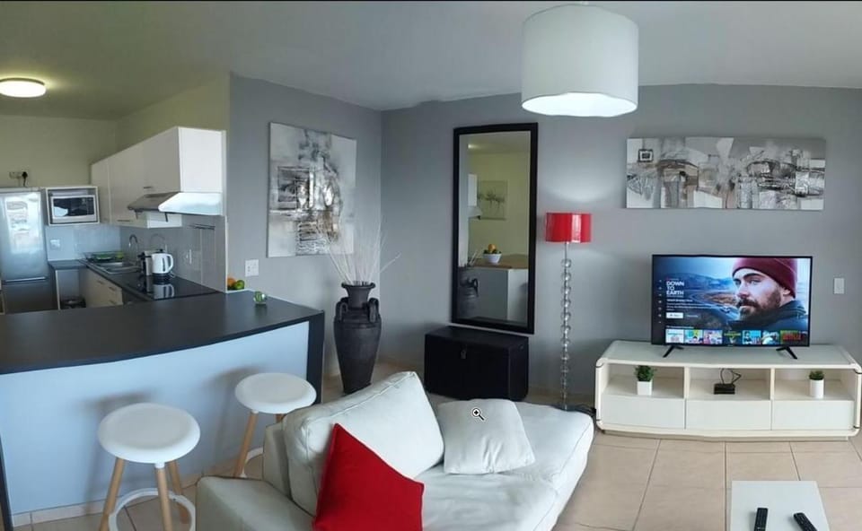 TV and multimedia, Kitchen or kitchenette, Living room