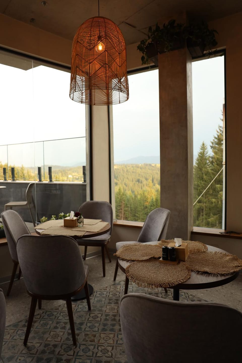 Restaurant/places to eat, Balcony/Terrace
