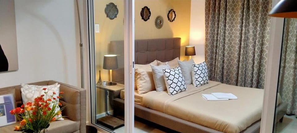 AZURE Urban Resort Residences 1BR Condo with huge wavepool & man-made beach near Airport Apartment in Paranaque