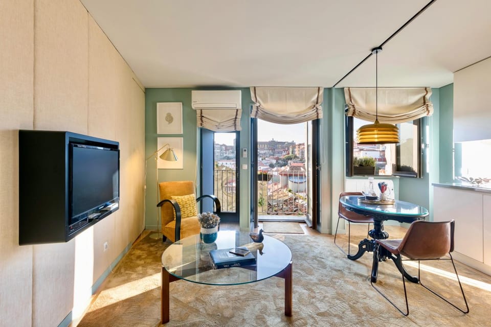 Communal lounge/ TV room, TV and multimedia, Living room