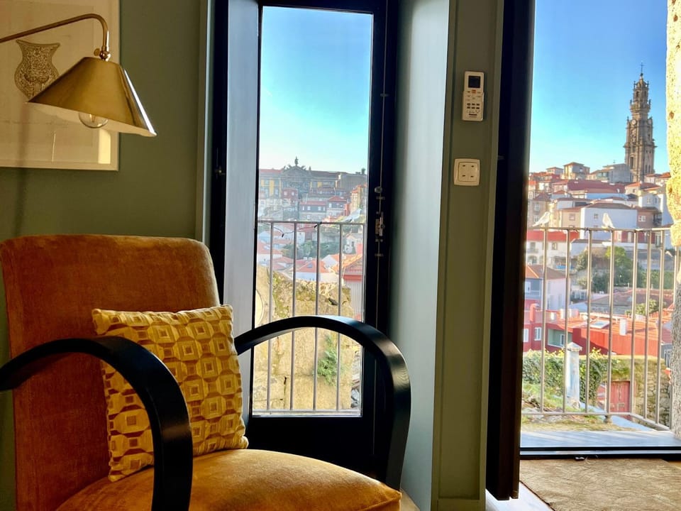 Seating area, City view, Landmark view
