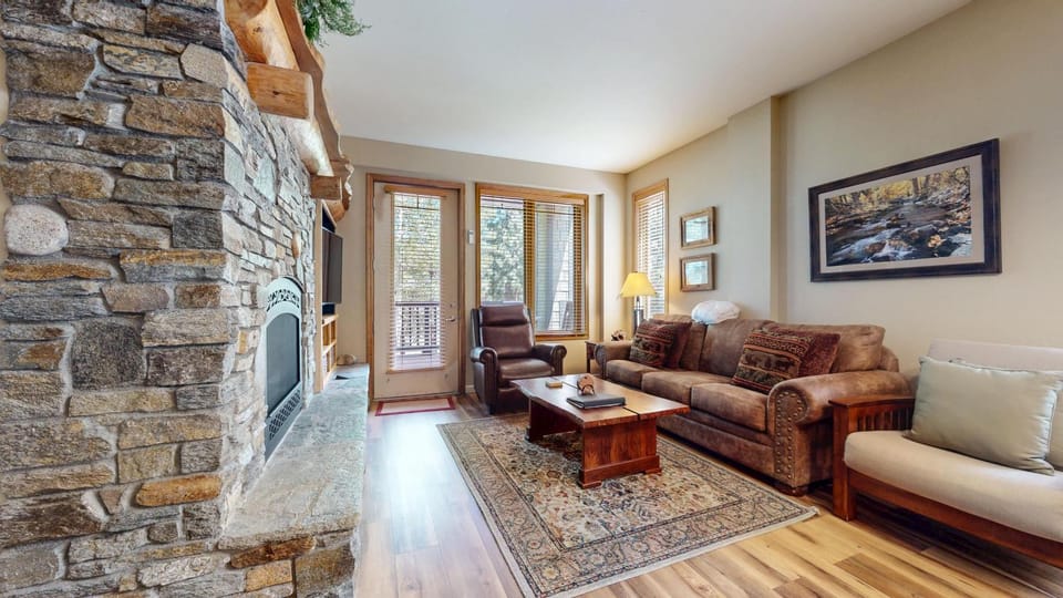 Mammoth Green #120 Condo Apartment in Mammoth Lakes