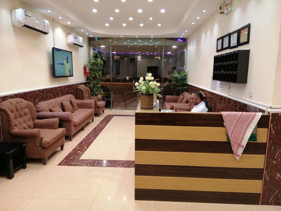 Staff, Lounge or bar
