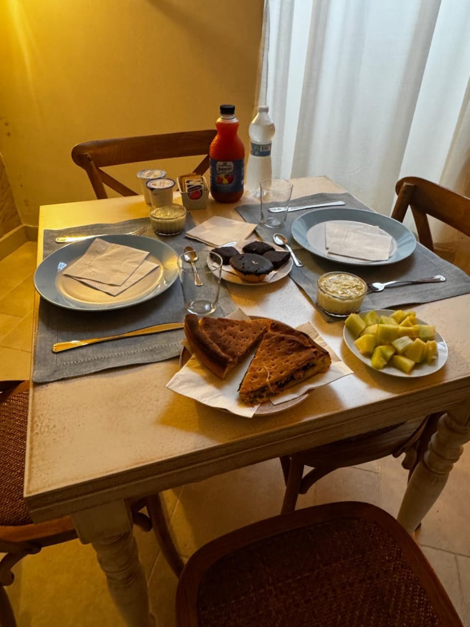 Dining area, Breakfast