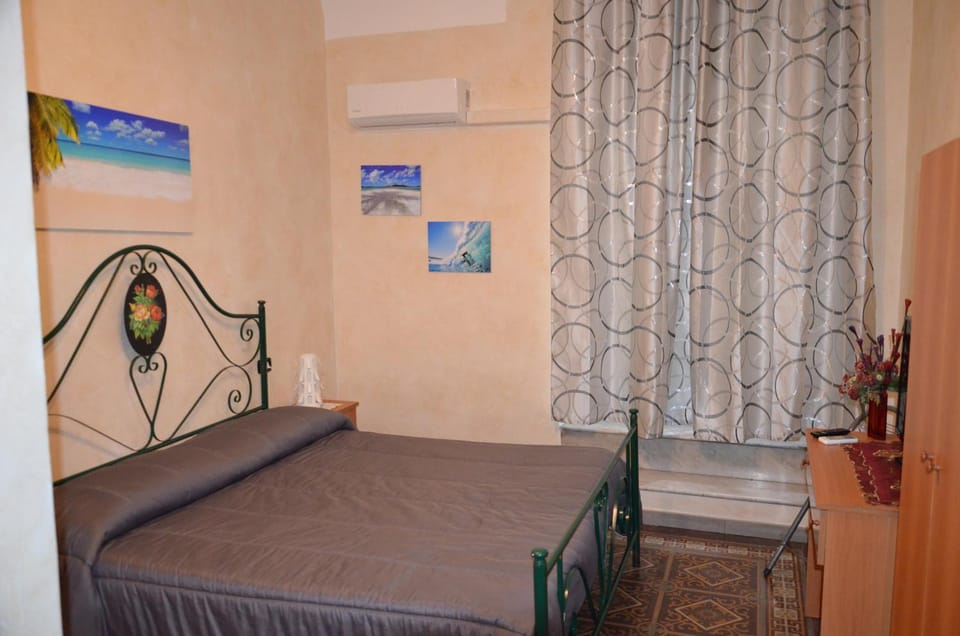 Nearby landmark, Staff, Staff, Restaurant/places to eat, Spring, Night, People, People, Winter, Summer, Bathroom, Balcony/Terrace, Other, Photo of the whole room, Bedroom, Autumn, City view, Supermarket/grocery shop, Shopping Area, Seasons