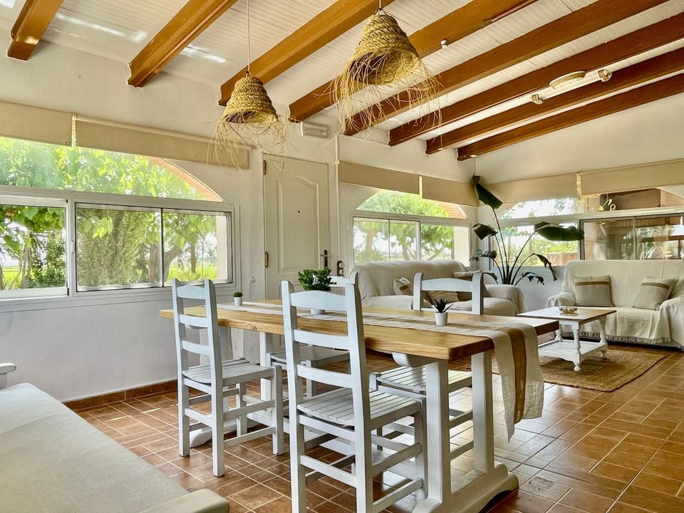 Living room, Seating area, Dining area