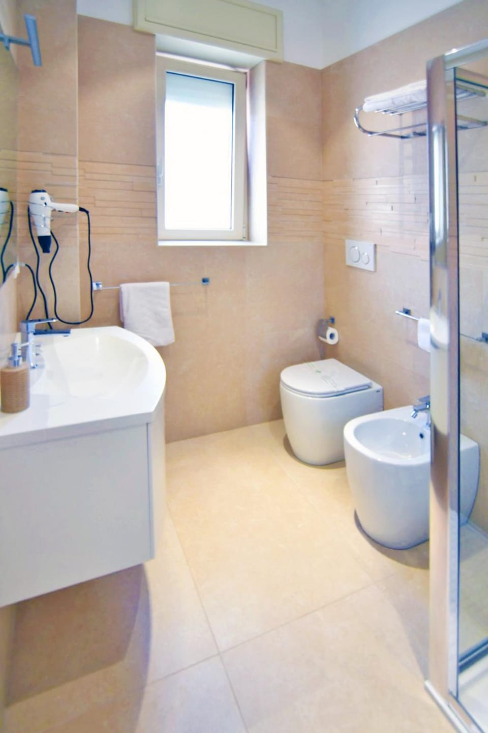 Shower, Toilet, Bathroom, bidet, heating, towels