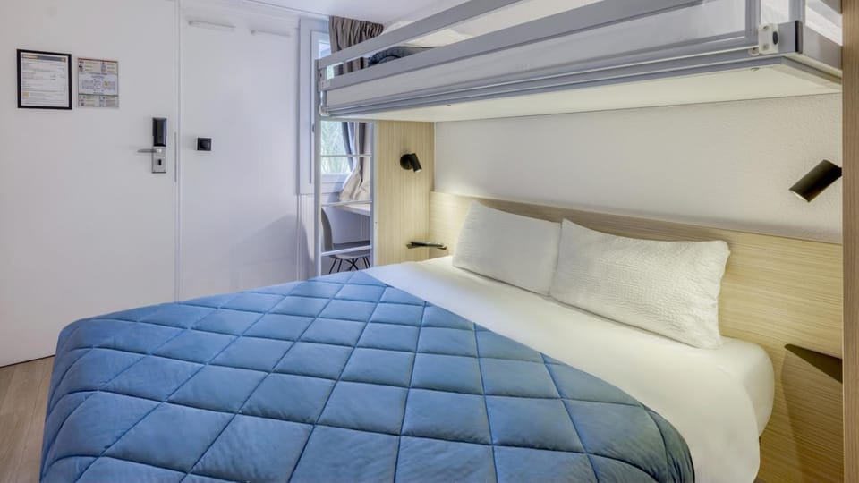 Bed, Photo of the whole room, Bedroom, bunk bed