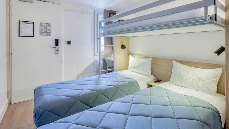 Bed, Photo of the whole room, Bedroom, bunk bed