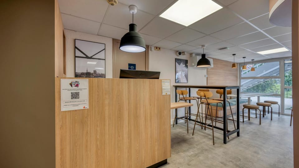 Restaurant/places to eat, Banquet/Function facilities