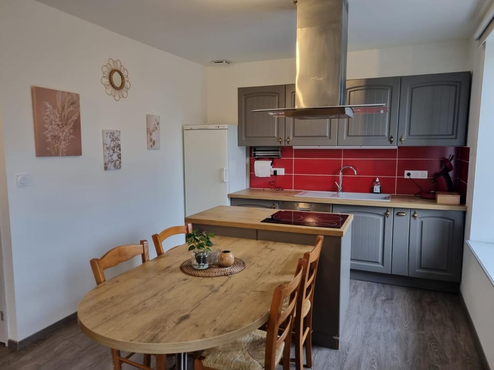 Kitchen or kitchenette, dishwasher, pet friendly, stove