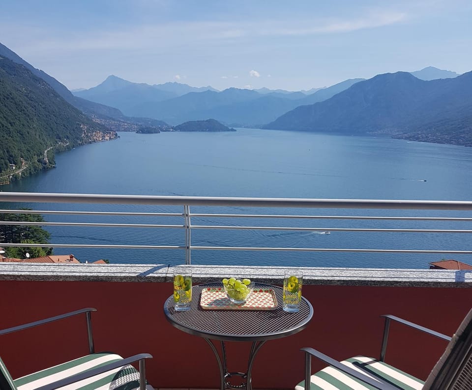 Balcony/Terrace, Lake view, Mountain view