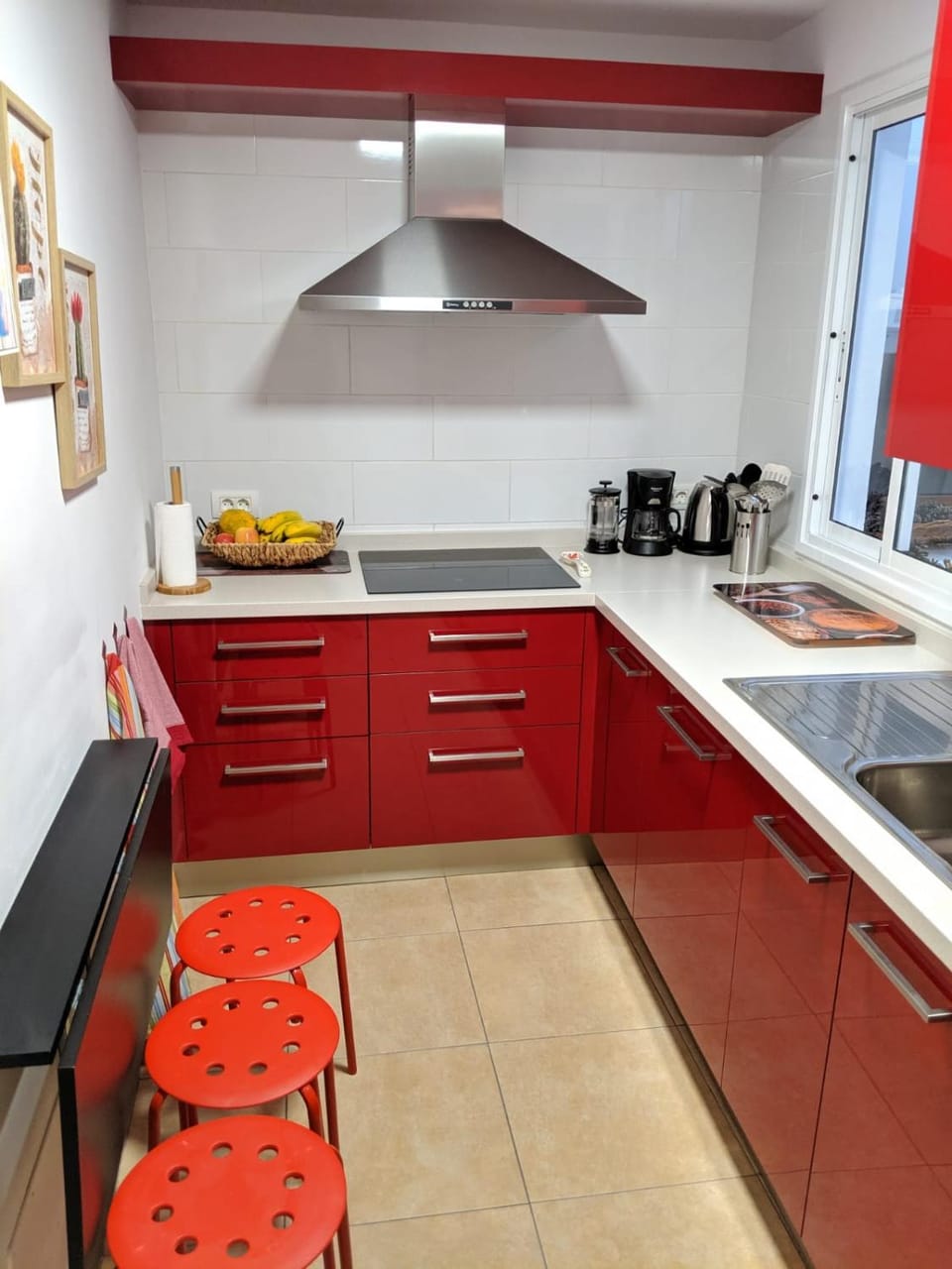Coffee/tea facilities, Kitchen or kitchenette, Breakfast, stove, toaster